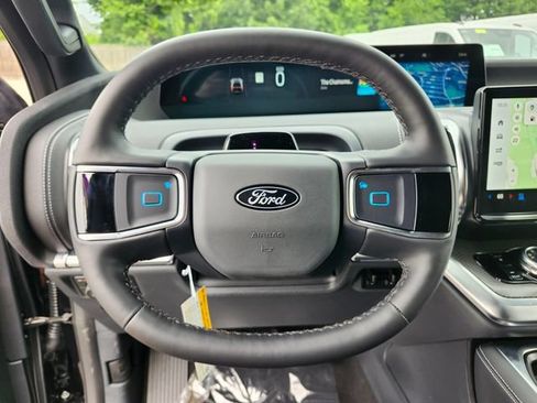 New 2026 Ford Expedition Max Platinum w/ Stealth Performance Package AWD/4WD image 32