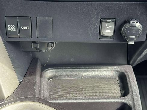 Used 2016 Toyota RAV4 LE image 26