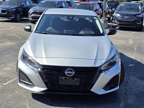 Used 2024 Nissan Altima 2.5 SV image 3