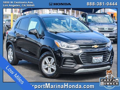 Used 2022 Chevrolet Trax LT w/ LT Convenience Package FWD image 1