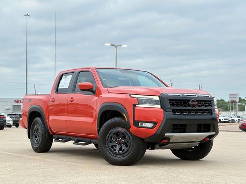 Certified 2025 Nissan Frontier PRO-4X AWD/4WD image 2