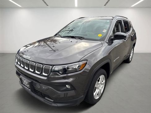 Used 2022 Jeep Compass Latitude w/ Convenience Group image 2