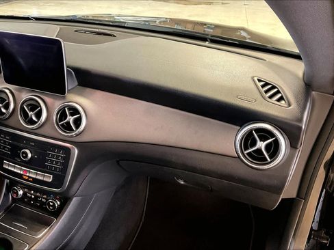 Used 2019 Mercedes-Benz CLA 250 CLA 250 image 18