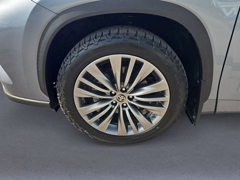 Used 2022 Toyota Highlander Platinum AWD/4WD image 10