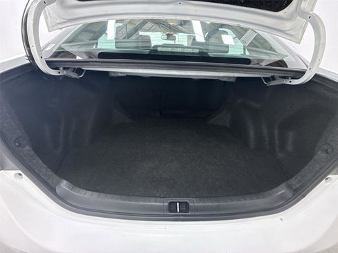 Used 2017 Toyota Corolla L FWD image 32