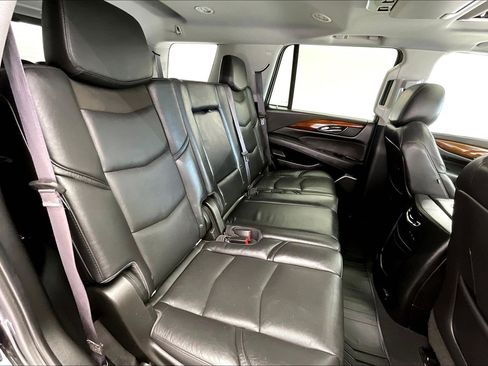 Used 2017 Cadillac Escalade Luxury AWD/4WD image 18