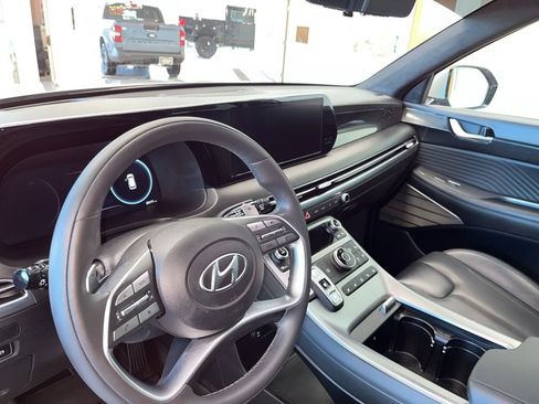 Used 2024 Hyundai Palisade Calligraphy image 9