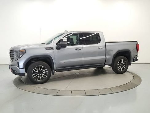 Used 2024 GMC Sierra 1500 AT4 w/ Technology Package AWD/4WD image 4