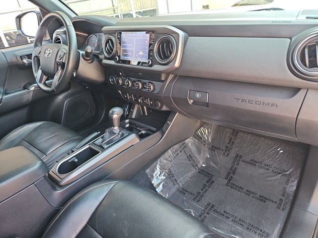 Used 2020 Toyota Tacoma TRD Off-Road w/ Technology Package AWD/4WD image 25