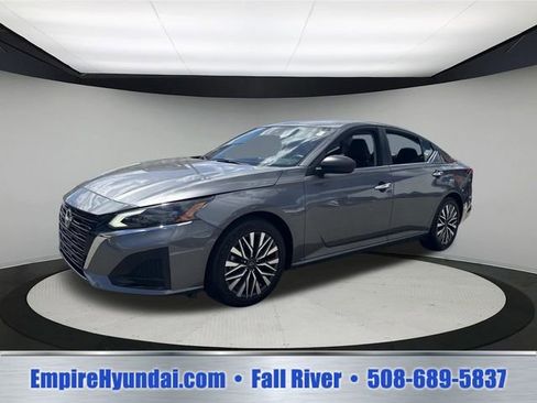 Used 2024 Nissan Altima 2.5 SV FWD image 1