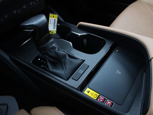 Used 2025 Lexus ES 350 w/ Technology Package FWD image 17