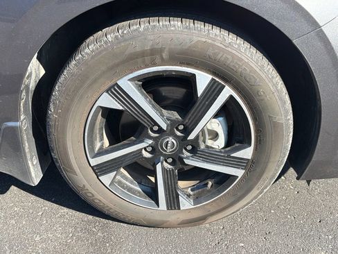 Used 2025 Nissan Sentra SV FWD image 11