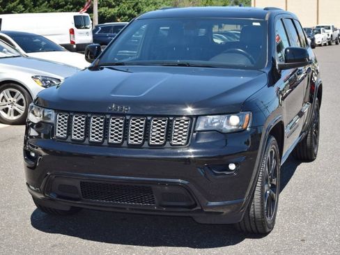 Used 2020 Jeep Grand Cherokee Laredo AWD/4WD image 1