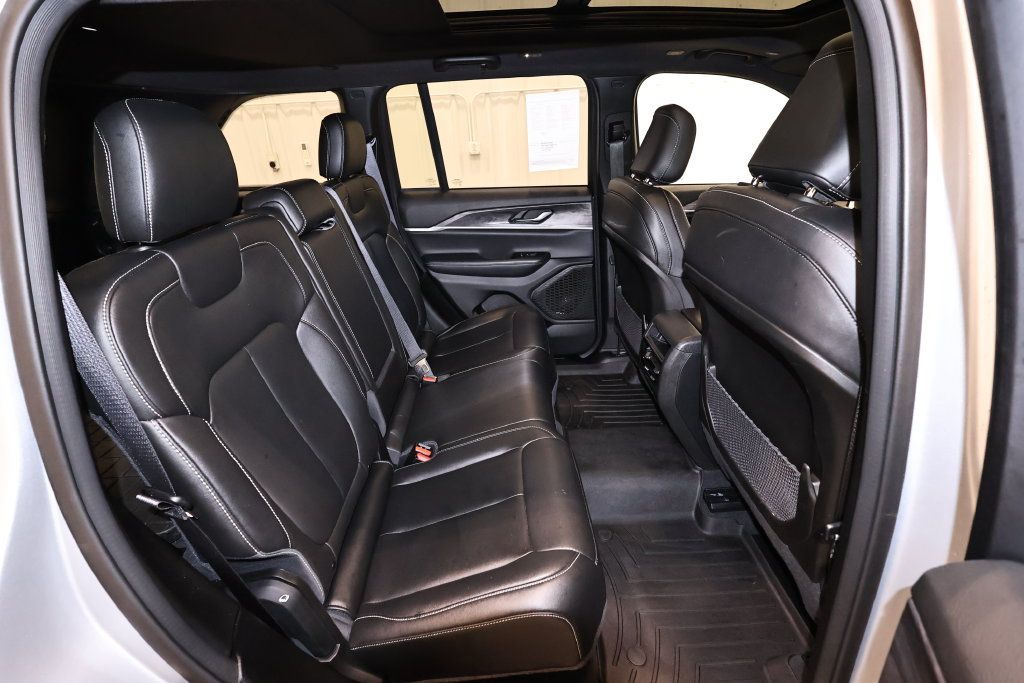Used 2024 Jeep Grand Cherokee Limited AWD/4WD image 18