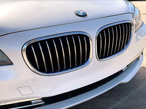 Used 2014 BMW 750Li image 28