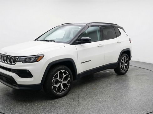 Used 2025 Jeep Compass Limited AWD/4WD image 3