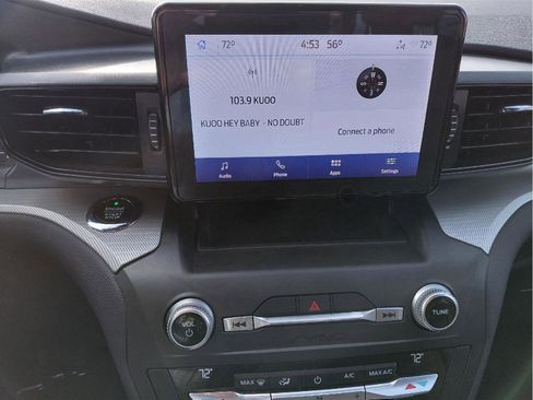 Used 2020 Ford Explorer XLT image 32