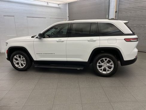Certified 2023 Jeep Grand Cherokee Limited image 10