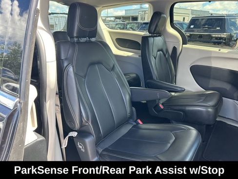 Certified 2023 Chrysler Pacifica Touring-L image 26