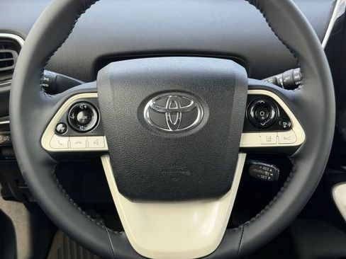 Certified 2018 Toyota Prius Three FWD image 26