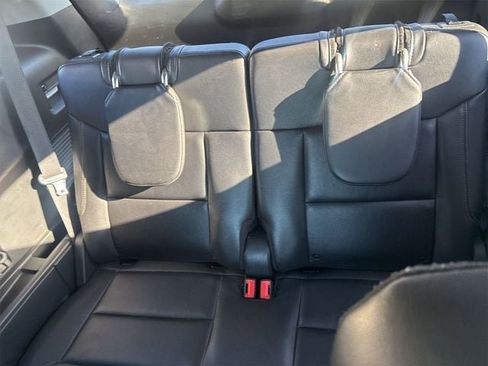 Used 2023 Ford Explorer Limited image 7