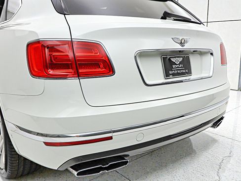 Used 2019 Bentley Bentayga image 23