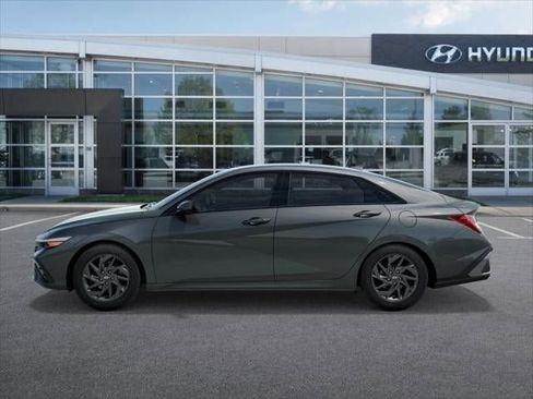 New 2025 Hyundai Elantra SEL image 3