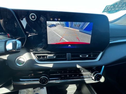 Used 2025 Chevrolet Equinox LT FWD image 15