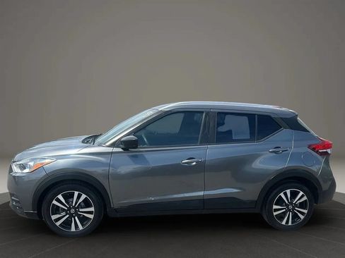 Used 2019 Nissan Kicks SV FWD image 2