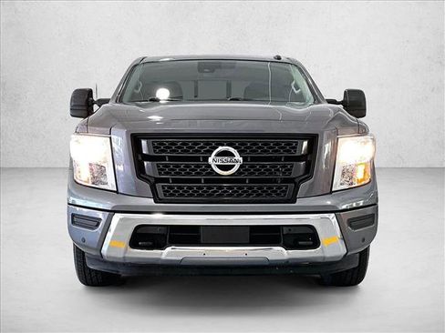 Used 2021 Nissan Titan SV w/ SV Convenience Package RWD image 3