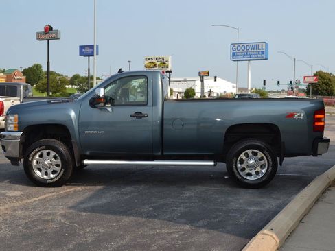 Used 2011 Chevrolet Silverado 2500 LT w/ Convenience Package AWD/4WD image 4