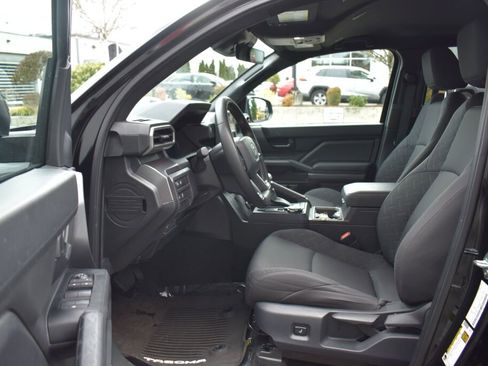 Certified 2025 Toyota Tacoma SR5 image 18