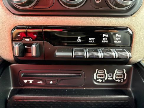 Used 2019 RAM 1500 Laramie w/ Sport Appearance Package AWD/4WD image 26