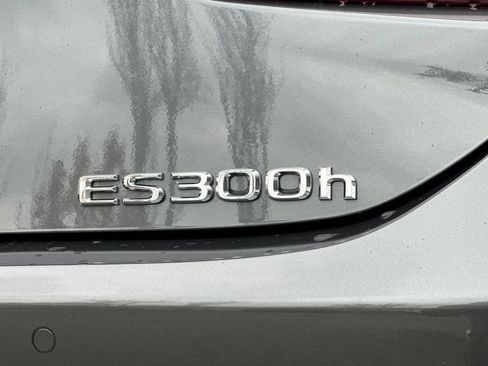 Certified 2025 Lexus ES 300h w/ Luxury Package image 23