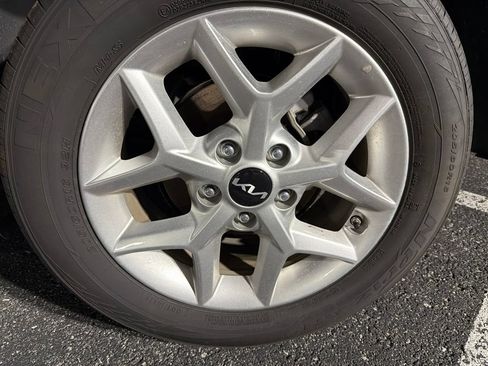 Used 2025 Kia Soul LX w/ LX Technology Package FWD image 11
