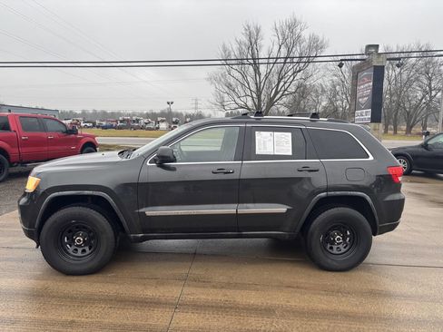 Used 2011 Jeep Grand Cherokee Laredo image 2