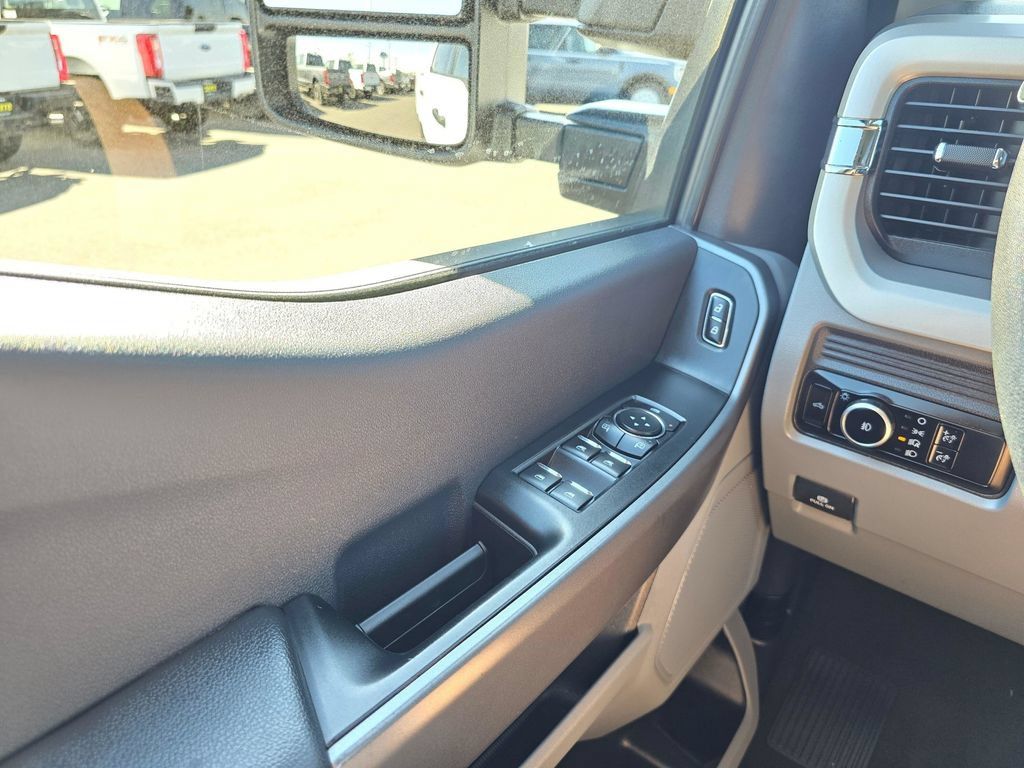 Used 2025 Ford F250 XLT w/ FX4 Off-Road Package AWD/4WD image 30