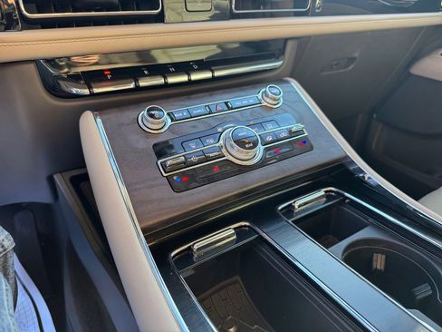 Used 2022 Lincoln Aviator Reserve image 38