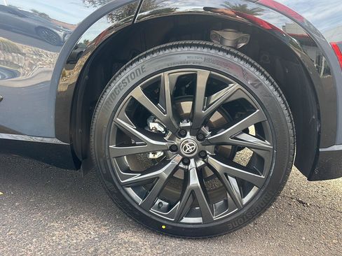 Used 2025 Toyota Crown Signia Limited image 8