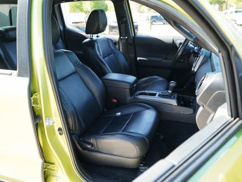 Used 2023 Toyota Tacoma TRD Off-Road w/ TRD Premium Off Road Package image 36