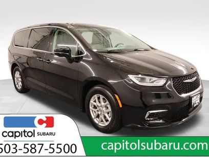Used 2024 Chrysler Pacifica Touring-L