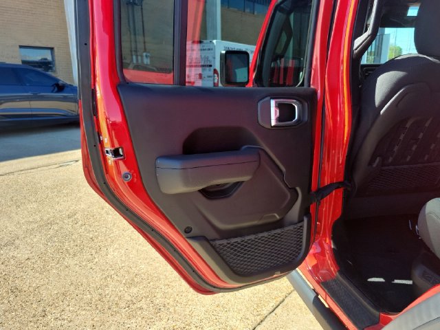 Used 2022 Jeep Wrangler Unlimited Rubicon 4xe w/ Safety Group AWD/4WD image 8