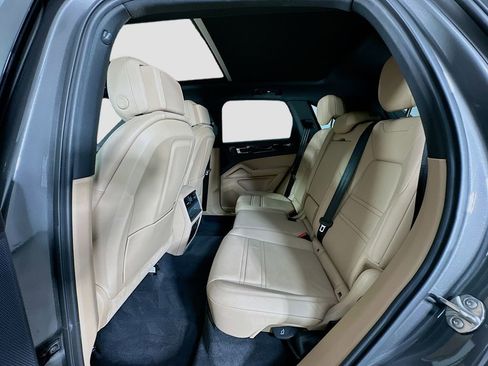 Certified 2023 Porsche Cayenne AWD/4WD image 24