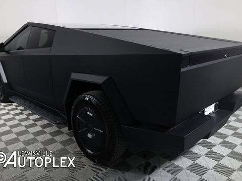 Used 2025 Tesla Cybertruck AWD Crew Cab image 11