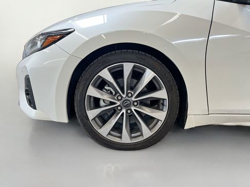 Used 2023 Nissan Maxima Platinum w/ Sport Mat Group FWD image 34