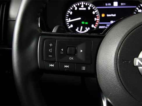 Used 2024 Nissan Pathfinder SL image 16