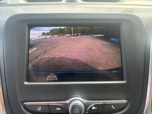 Used 2020 Chevrolet Equinox LS w/ LS Convenience Package FWD image 18