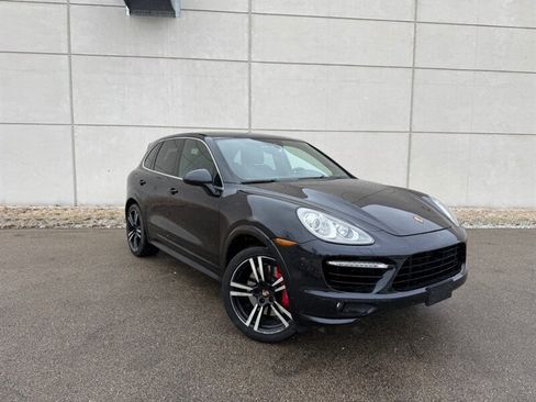 Used 2014 Porsche Cayenne Turbo S image 3