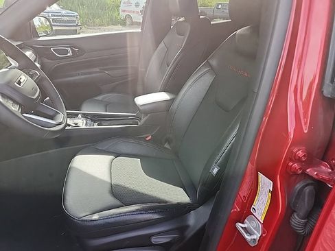 Used 2025 Jeep Compass Trailhawk AWD/4WD image 21
