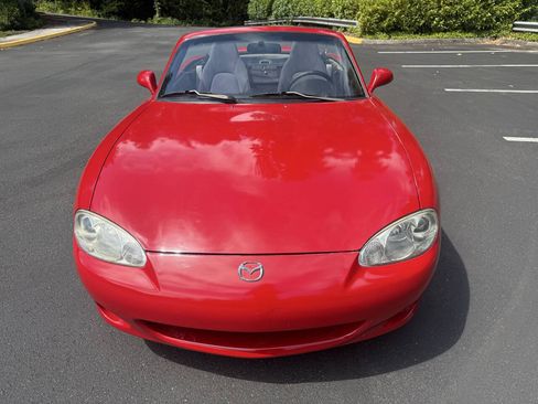 Used 2005 MAZDA MX-5 Miata RWD image 15